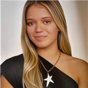 Graduada de bachillerato científico con un muy buen nivel en inglés y matemáticas y con un gran encanto por enseñar y por los niño